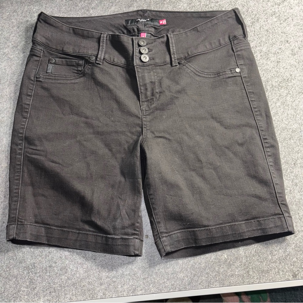 Torrid Bermuda Three Button Black Shorts Size 16